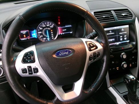 Used 2015 Ford Explorer XLT w/ Equipment Group 202B AWD/4WD image 36