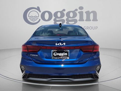Used 2022 Kia Forte LXS w/ LXS Technology Package FWD image 5