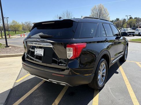 Used 2022 Ford Explorer XLT w/ Equipment Group 202A image 6