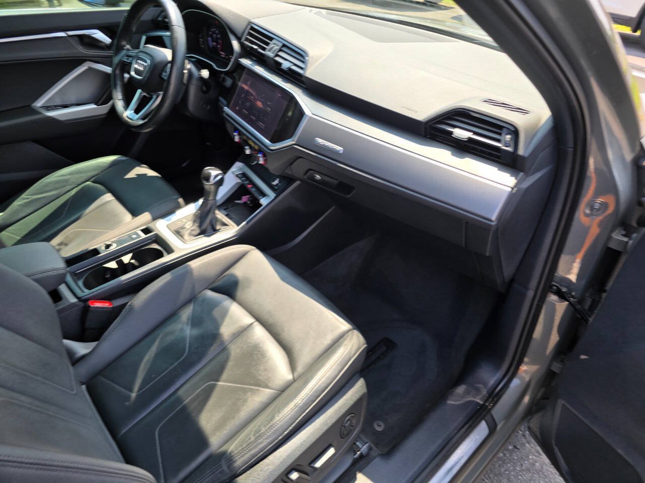 Used 2021 Audi Q3 2.0T Premium Plus w/ Premium Plus Package AWD/4WD image 32