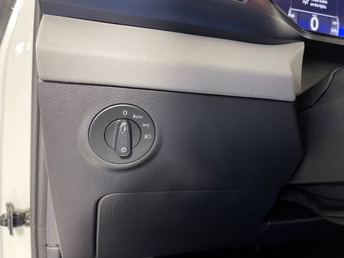 Used 2023 Volkswagen Taos SE image 29