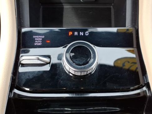 Certified 2023 Jeep Grand Cherokee Limited w/ Luxury Tech Group II image 18