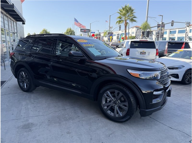 Used 2023 Ford Explorer XLT w/ Equipment Group 202A RWD image 8