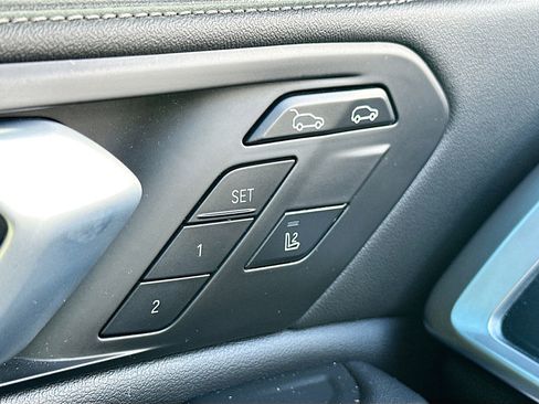 Used 2025 BMW X6 xDrive40i w/ Climate Comfort Package image 19