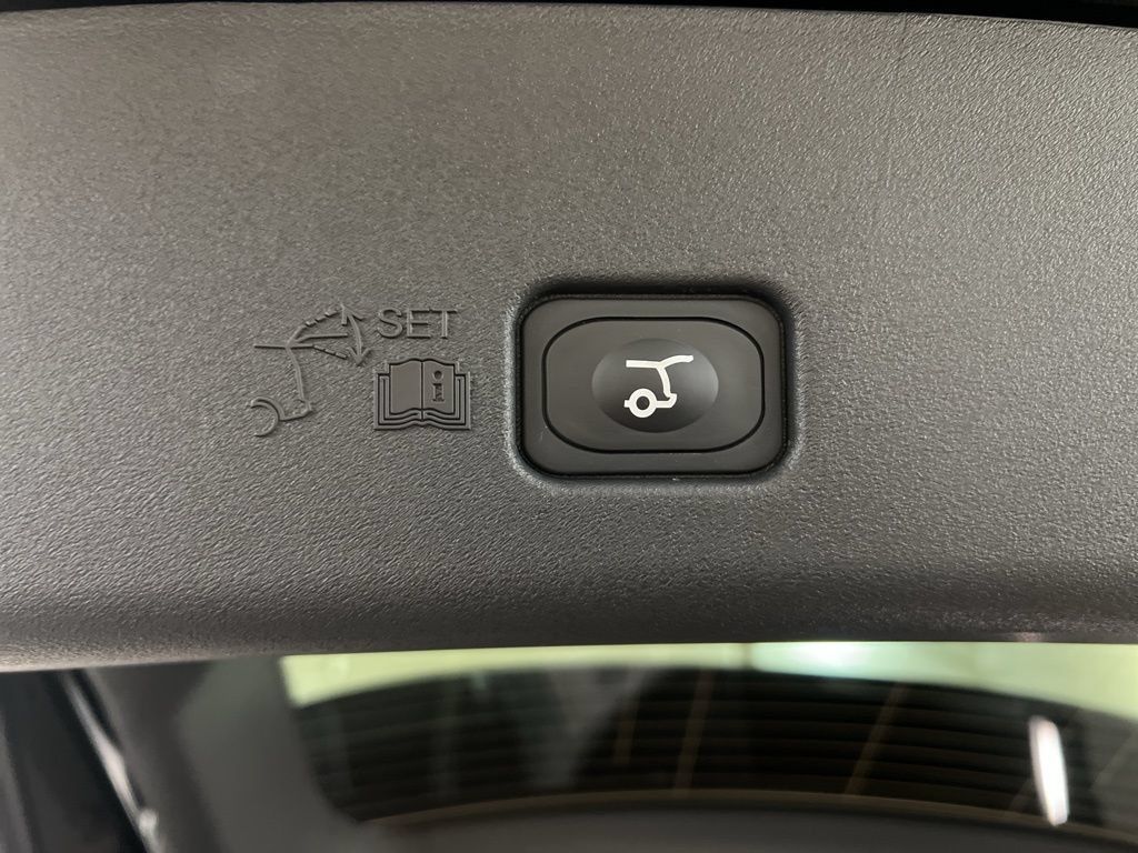 Used 2026 Lincoln Nautilus Premier AWD/4WD image 38