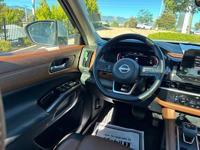 Used 2025 Nissan Pathfinder Platinum AWD/4WD image 23