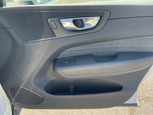 Used 2022 Volvo XC60 B5 Momentum image 37