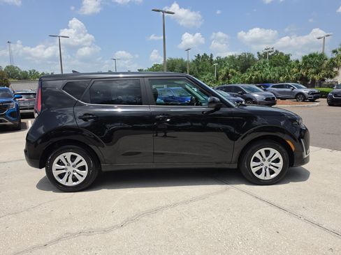 Certified 2025 Kia Soul LX FWD image 9