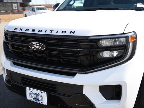 New 2026 Ford Expedition Platinum image 7