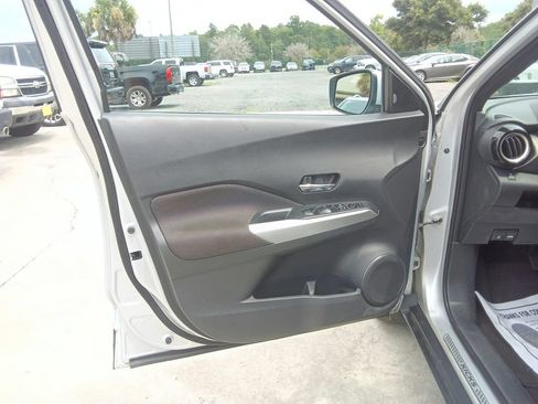 Used 2019 Nissan Kicks SV FWD image 17