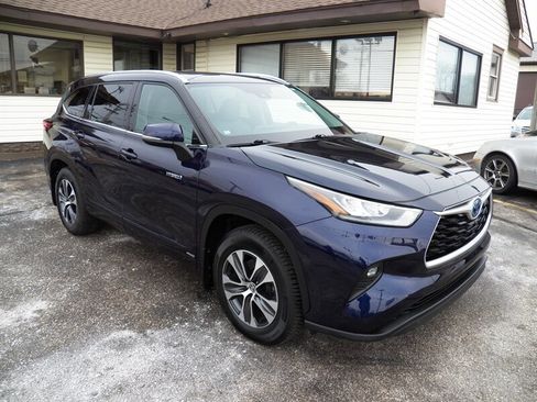 Used 2020 Toyota Highlander XLE image 1