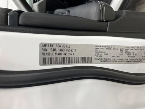 Used 2024 Jeep Grand Cherokee Laredo X w/ Luxury Tech Group I image 38