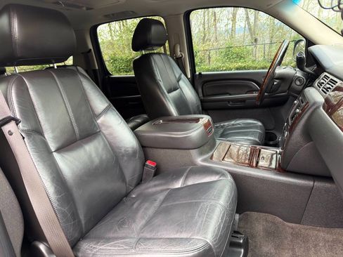 Used 2009 GMC Yukon XL Denali image 16