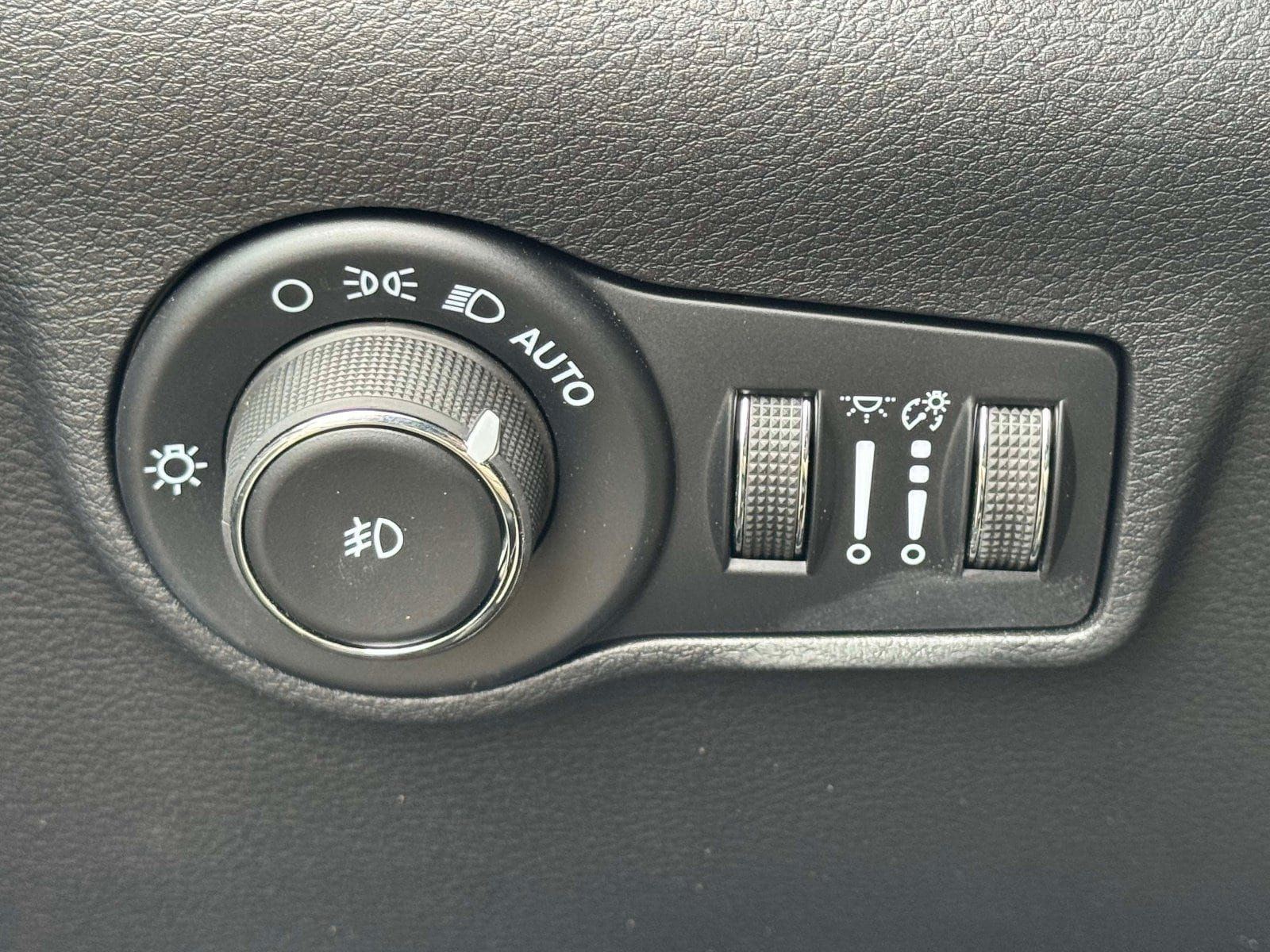 Used 2026 Jeep Compass Limited AWD/4WD image 19