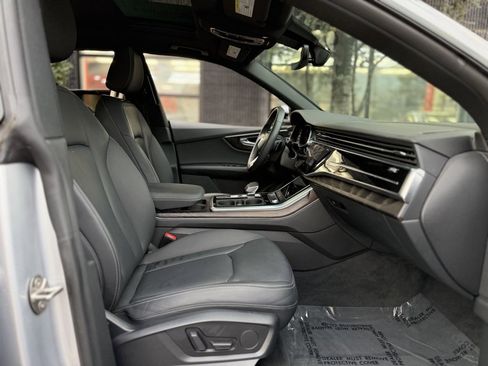 Used 2021 Audi Q8 Premium image 33
