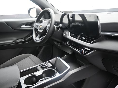Used 2026 Chevrolet Equinox LT w/ Safety and Technology Package FWD image 30