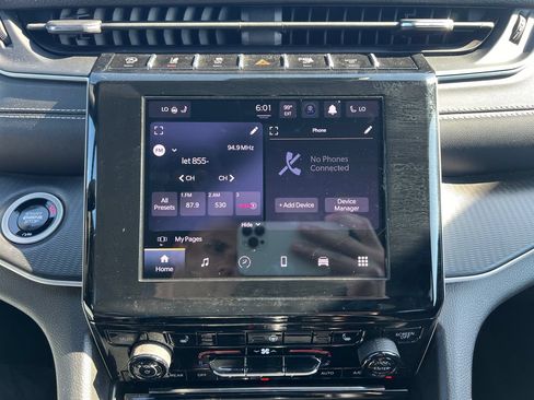 Used 2024 Jeep Grand Cherokee Altitude AWD/4WD image 25