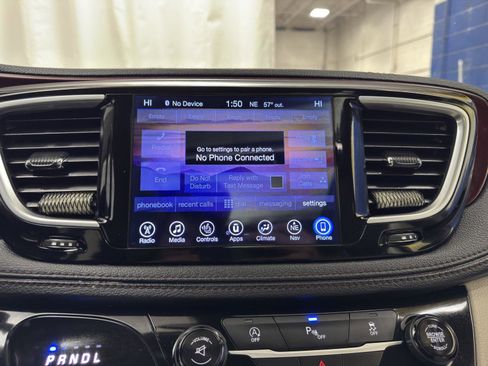 Used 2017 Chrysler Pacifica Limited image 23