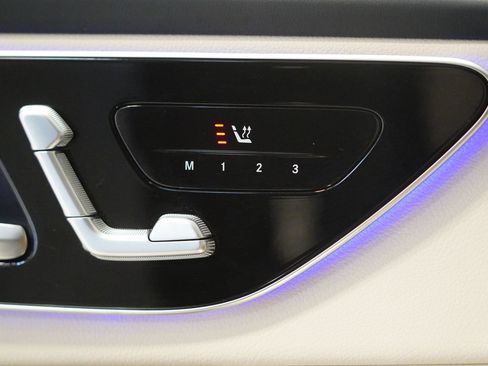 Used 2024 Mercedes-Benz GLC 300 4MATIC image 25