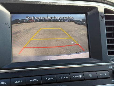 Used 2017 Hyundai Elantra Limited image 9