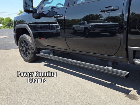 Used 2024 GMC Sierra 2500 AT4 w/ AT4 Premium Plus Package AWD/4WD image 25