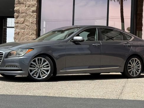 Used 2015 Hyundai Genesis 5.0 RWD image 3