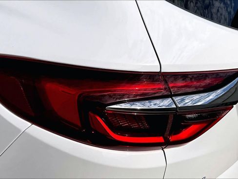 Used 2018 Buick Enclave Essence image 26