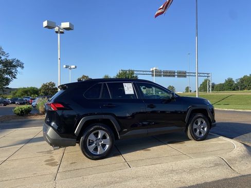 Used 2023 Toyota RAV4 LE AWD/4WD image 15