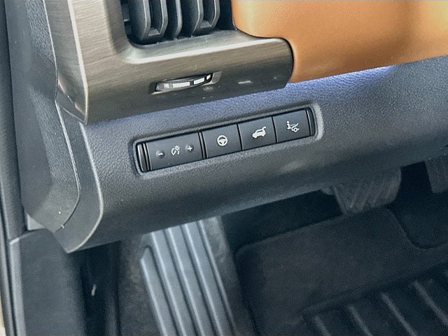 Used 2023 Nissan Pathfinder Platinum AWD/4WD image 10