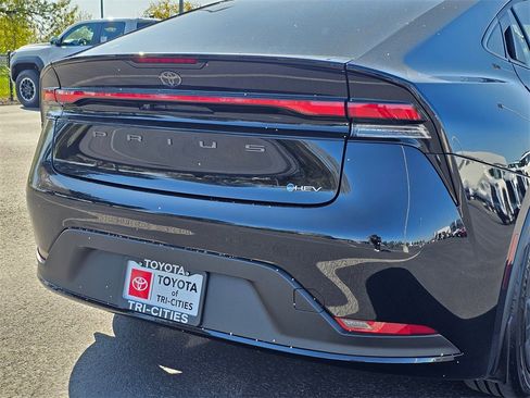 Used 2024 Toyota Prius LE image 71