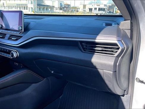 Used 2024 Nissan Altima 2.5 SR image 21