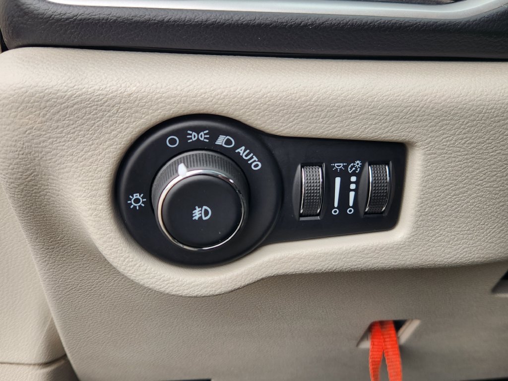 Used 2022 Chrysler Pacifica Touring-L FWD image 16