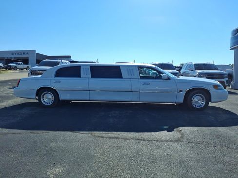 Used 1999 Lincoln Town Car Executive RWD image 4