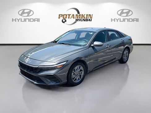 Certified 2024 Hyundai Elantra SEL FWD image 1