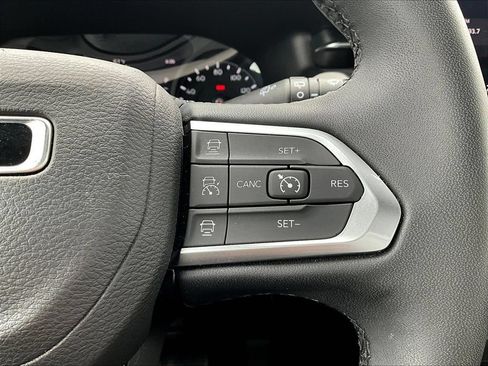 Used 2025 Jeep Compass Limited AWD/4WD image 16