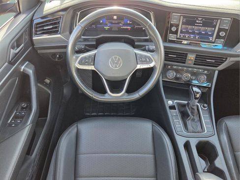 Used 2024 Volkswagen Jetta SE FWD image 12
