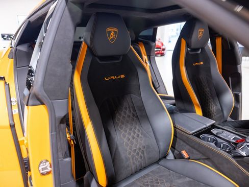 Used 2024 Lamborghini Urus S AWD/4WD image 32