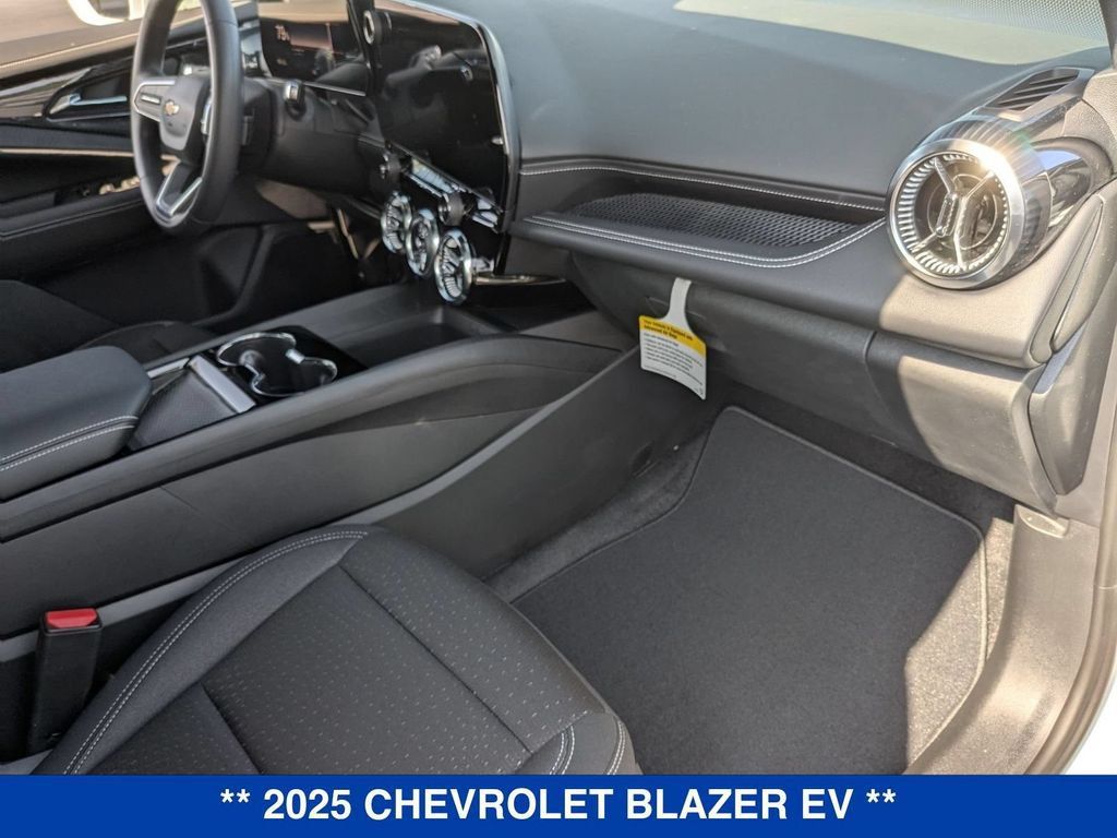 New 2025 Chevrolet Blazer EV LT AWD/4WD image 39