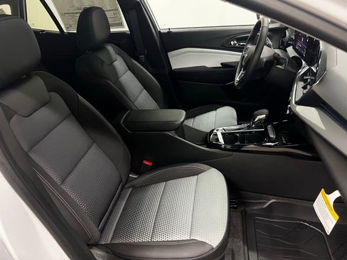 New 2026 Chevrolet Trax LT w/ Sunroof Package image 35