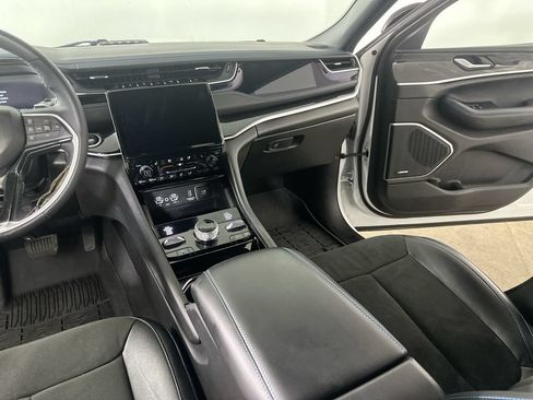 Used 2023 Jeep Grand Cherokee Trailhawk AWD/4WD image 19