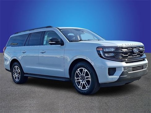Used 2025 Ford Expedition Max Active image 3