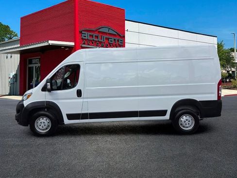 Used 2023 RAM ProMaster 2500 FWD image 2