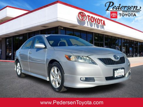 Used 2009 Toyota Camry SE image 1