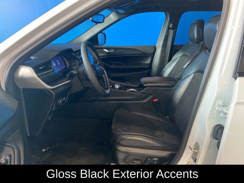 Used 2024 Jeep Grand Cherokee L Altitude image 10