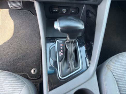 Used 2021 Kia Niro LXS FWD image 11