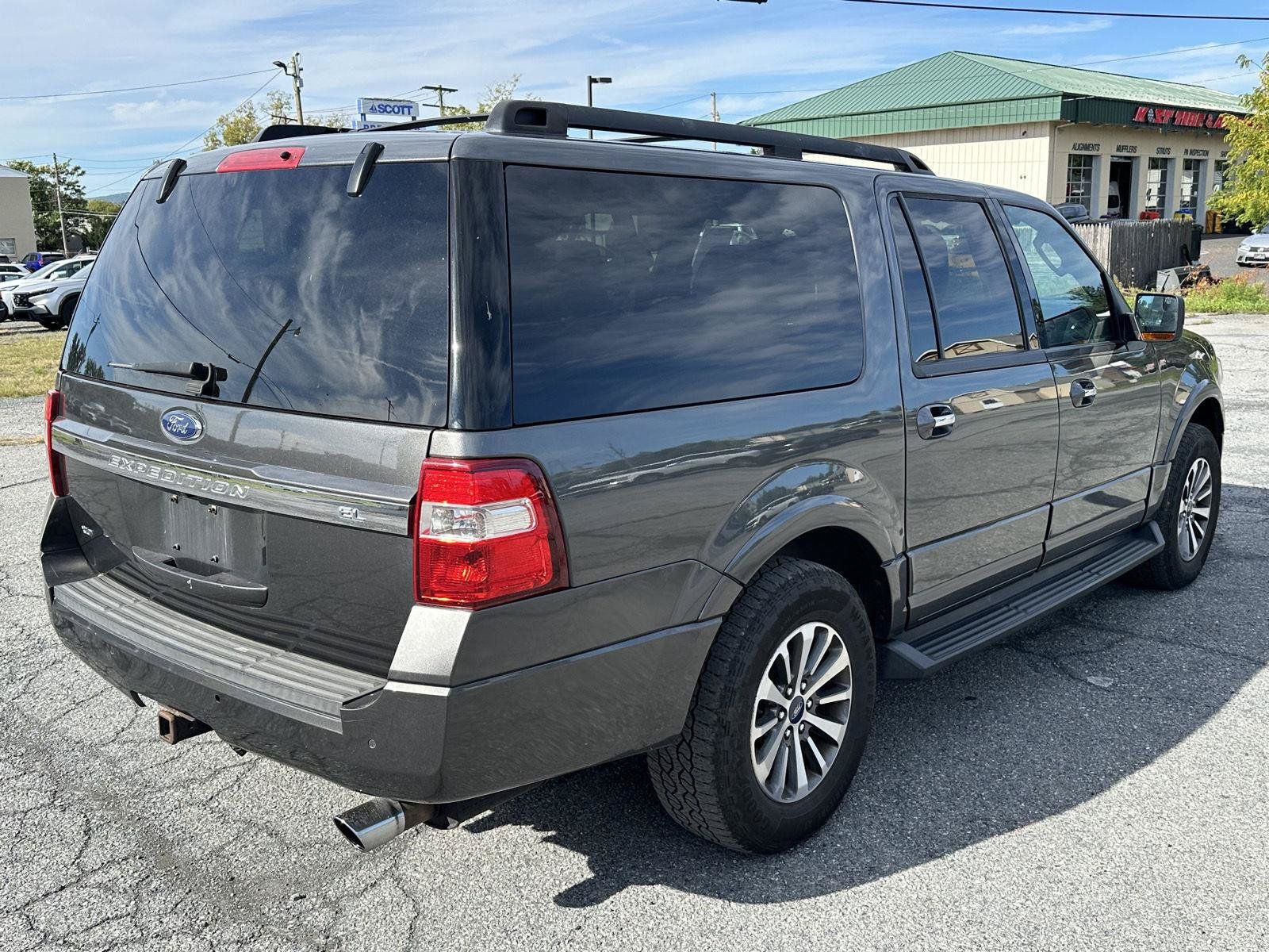 Used 2017 Ford Expedition EL XLT w/ Equipment Group 202A AWD/4WD image 8