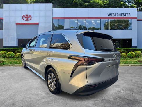Certified 2023 Toyota Sienna LE image 6