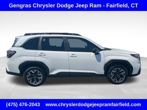 Used 2025 Subaru Forester Premium AWD/4WD image 8