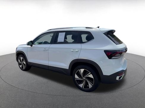 Used 2025 Volkswagen Taos SE AWD/4WD image 10