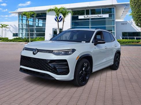 New 2026 Volkswagen Tiguan SE R-Line image 3